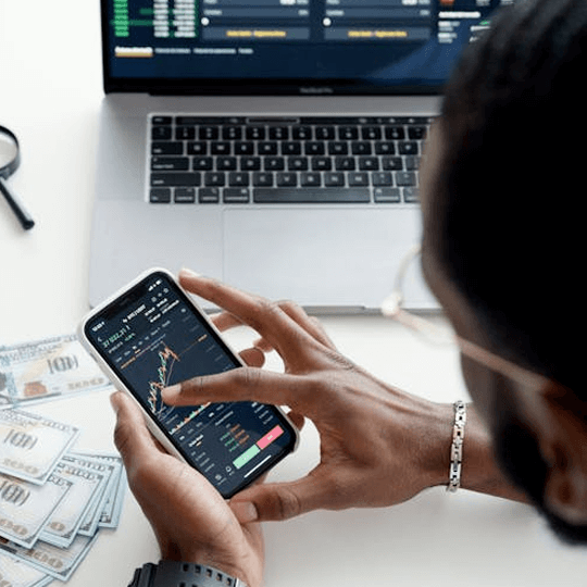 Genesis Monlux crypto investment experts team